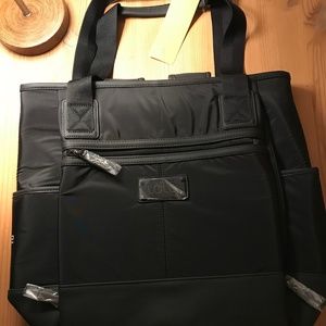 Lolë Lily tote and yoga bag